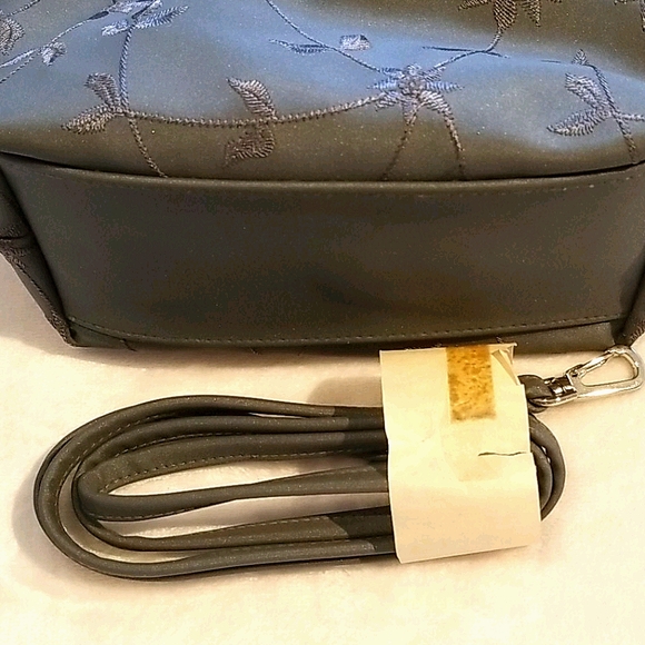 NWOT Woman's Steve Madden Pocketbook - Picture 4 of 7